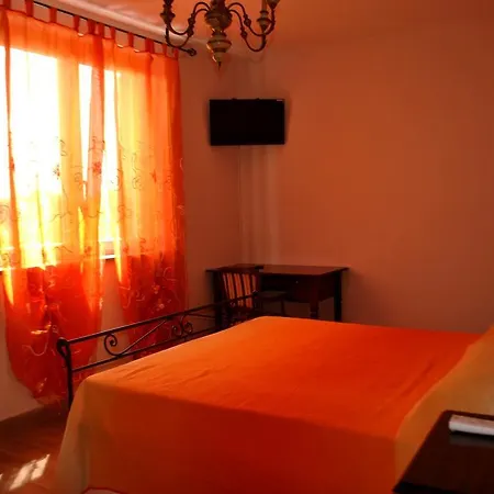 Lovelucca Bed and Breakfast *